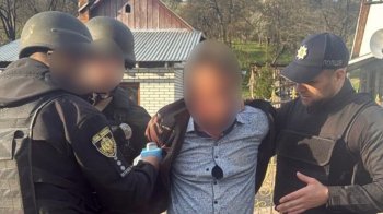 50-річний мешканець Львівщини вистрілив з рушниці в односельця і втік до лісу