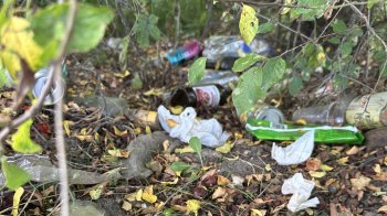 Сміття біля водоспаду у селі Пристань