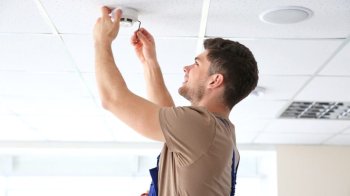 Підприємця підозрюють у привласненні пів мільйона гривень на ремонті у Шостій поліклініці Львова