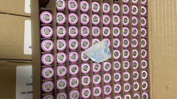 Незадекларовані акумуляторні батареї на 400 тис. грн знайшли у авто мешканки Львівщини