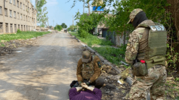 Ставив мітки на картах: мешканця Бахмута затримали за державну зраду