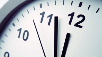 Коли переводять годинник на зимовий час в Україні