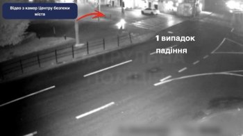 У Львові нетверезий 21-річний самокатник впав із пасажиром на очах у патрульних