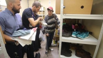 Бездомні люди у Львові потребують взуття та білизну: куди слід приносити