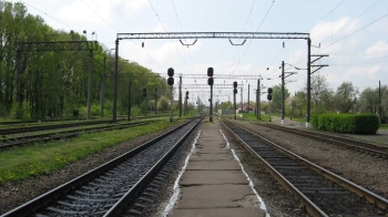 Розклад низки приміських поїздів зміниться: на Львівщині ремонтують колію