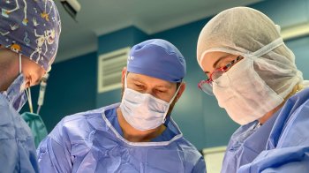 Лікарі виходили 2-річного малюка зі Львівщини, який упав у вигрібну яму