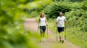 У Стрийському парку щотижня безкоштовно навчатимуть скандинавської ходьби