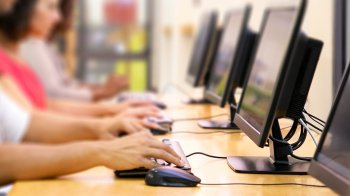 Випускникам львівських шкіл виплатять премії за високі бали на НМТ