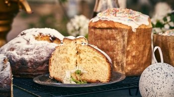 Готуємось до Великодня: рецепт паски на жовтках від Дарії Цвек