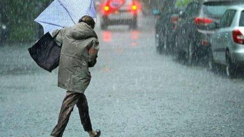 На Львівщині прогнозують шквальний вітер та зливу