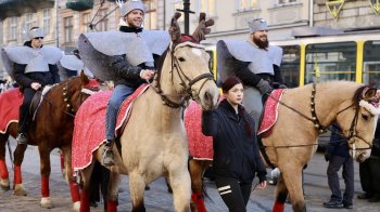 У Львові відбувся унікальний різдвяний вертеп за участю ветеранів-вершників