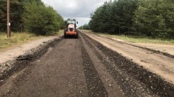 Між двома громадами на Львівщині ремонтують дорогу