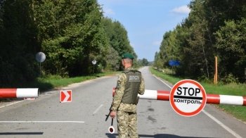 Кому з волонтерів відмовляють у перетині кордону: у Львівській ОВА дали роз’яснення