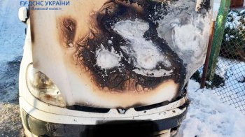 Хотів прогріти авто, але воно загорілось: у Золочівському районі вогнеборці ліквідували пожежу у Renault Kango