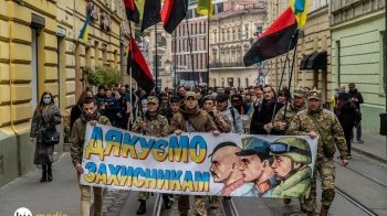 "Дякуємо Захисникам": у Львові пройшла урочиста хода до Дня захисників та захисниць