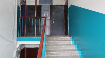 Двері в під'їзді