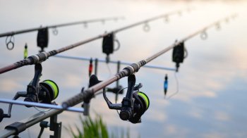 На Львівщині оштрафували рибалок за заїзд автівками у водоохоронну зону