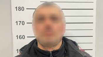 Серійного злодія затримали у Львові під час втечі з краденою сумкою з Toyota