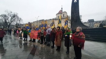 «Святвечір у двох реаліях»: родини полонених «азовців» влаштували акцію у Львові
