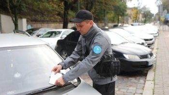 Поліцай на кожному кроці: реакція львів'ян на збільшення кількості інспекторів з паркування