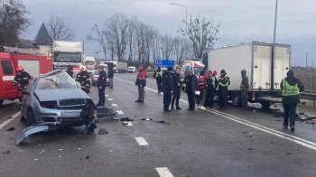 На Львівщині у лобовому ДТП з бусом загинули жінка та 14-річна дівчина (фото)