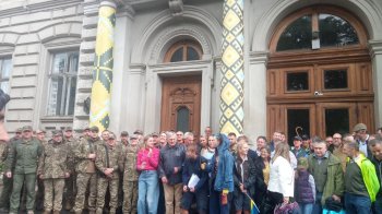 Це вже п’ятий конвой з позашляховиків