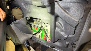 У дверях Ford на Львівщині митники знайшли рідини для вейпів на 600 тис. грн
