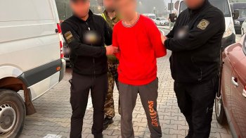 Сховала під ковдрою: громадянка Польщі намагалась вивезти за кордон 32-річного українця