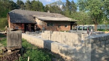 "Домівка врятованих тварин" збирає кошти на будівництво нового притулку