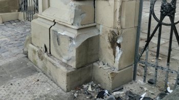 Пошкоджену після ДТП браму Личаківського кладовища демонтують: ремонт оплатить водій