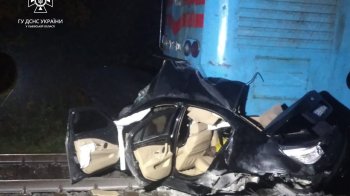 Поблизу Львова потяг збив автівку, є загиблі
