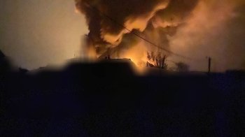 Росіяни обстріляли Житомирщину: через забруднення повітря людям радять залишатись вдома та зачинити вікна