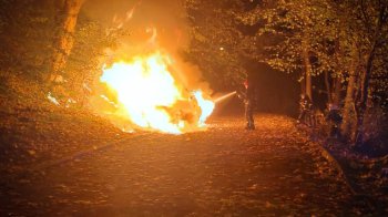 У Львові на вулиці Стуса вщент згорів Lexus