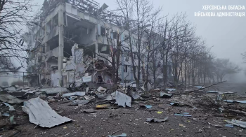 У Херсоні росіяни дроном “Shahed” знищили адмінбудівлю