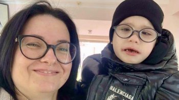 Маленький Ростик з мамою