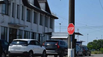 На кордоні затримали чоловіків, які перебували у розшуку