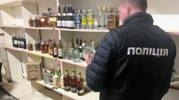 У Чернігові поліція вилучила понад 2 тонни фальсифікованого алкоголю