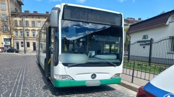 78-річна львів’янка опинилася в лікарні після падіння в салоні автобуса