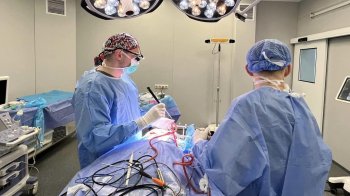 15 років не давала повноцінно жити: у Львові лікарі видалили дівчинці вроджену пухлину