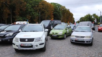 Волонтери з балтійських країн привезли на Львівщину ще 80 автомобілів для військових