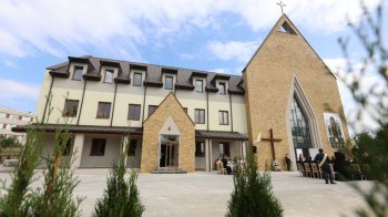 Дім для бездомних жінок та самотніх матерів