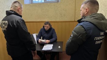 Загалом у справі підозру оголосили трьом ексчиновникам, фото Офісу генпрокурора