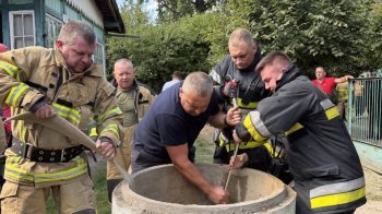 У Зимній Воді чоловік упав у 20-метрову криницю і загинув