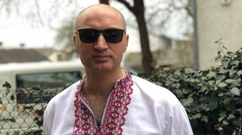 Водій-іноземець на патріотичному таксі у Львові збирає кошти на ЗСУ (відео)