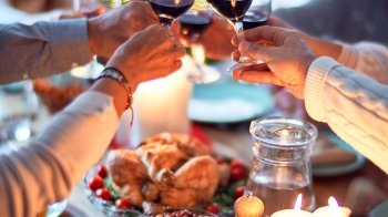 У НБУ розповіли, на скільки подорожчає новорічний стіл