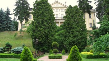 Львів'ян запрошують на відкриття сезону в Митрополичих Садах