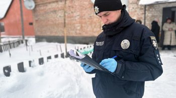 4-річна дівчинка, її 40-річний батько та 38-річна мати загинули на Чернігівщині від чадного газу, фото поліції