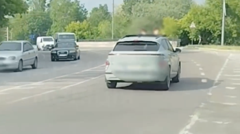 У Львові під час поїздки двоє підлітків визирали з люка Hyundai