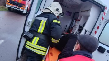 На Львівщині 52-річний водій Hyundai потрапив у ДТП — з автомобіля його діставали рятувальники