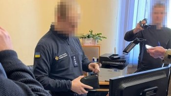 Вимагав хабар, щоб не проводити перевірку: на Львівщині затримали посадовця ДСНС